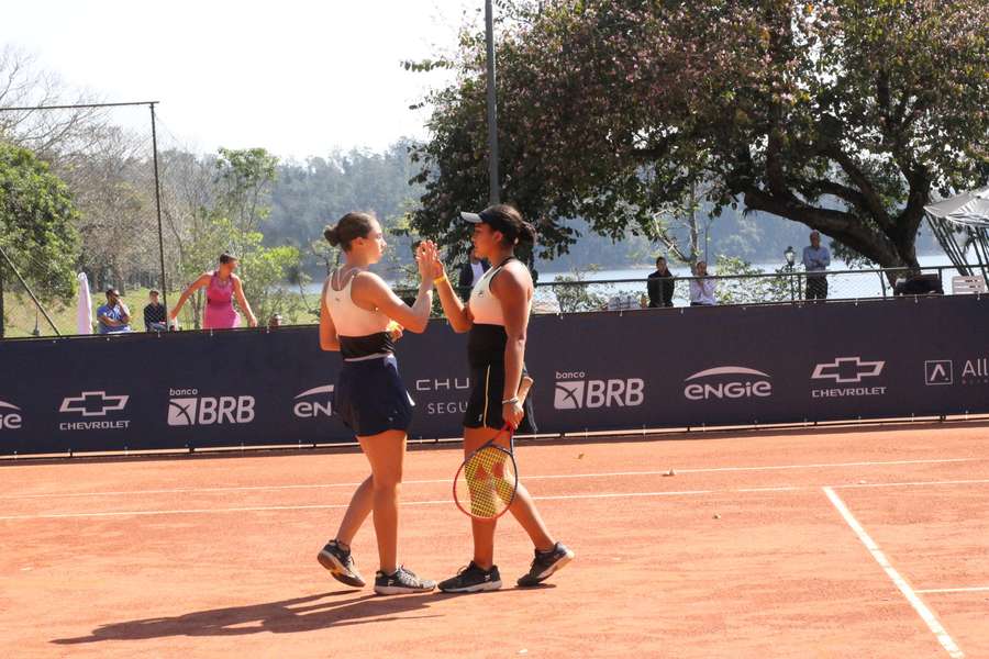 Nauhany Vitória (dir.) e Pietra Rivoli são promessas do tênis feminino do Brasil Nauhany Vitória (dir.) e Pietra Rivoli são promessas do tênis feminino do Brasil