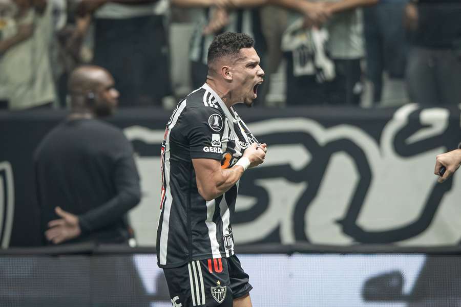 Paulinho fez o terceiro do Galo contra o River Paulinho fez o terceiro do Galo contra o River