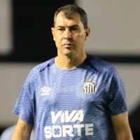 Torcida do Santos perde paciência com Fábio Carille após treinador recuar a equipe