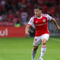 Bernabei sofre lance polêmico em vitória do Internacional e torcida não perdoa: "Absurdo"