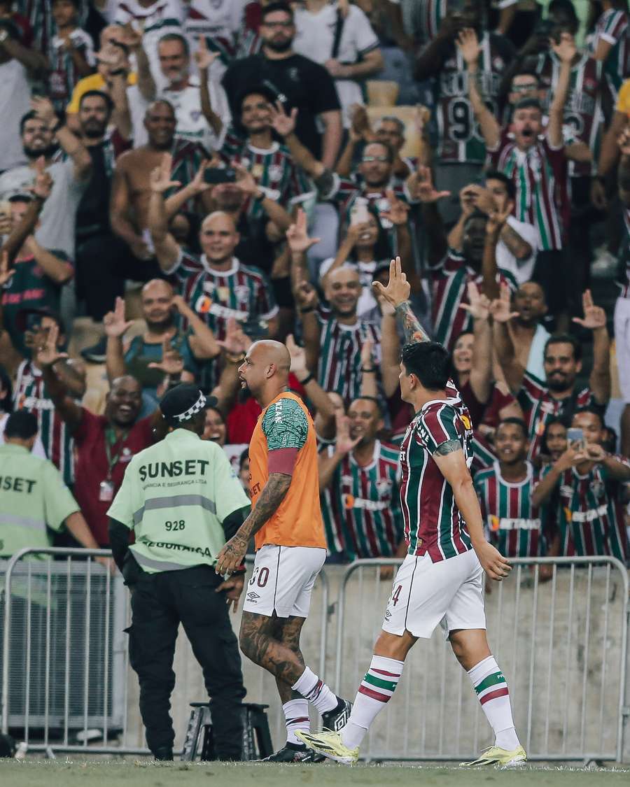 Cano voltou a fazer o L no Maracanã Cano voltou a fazer o L no Maracanã