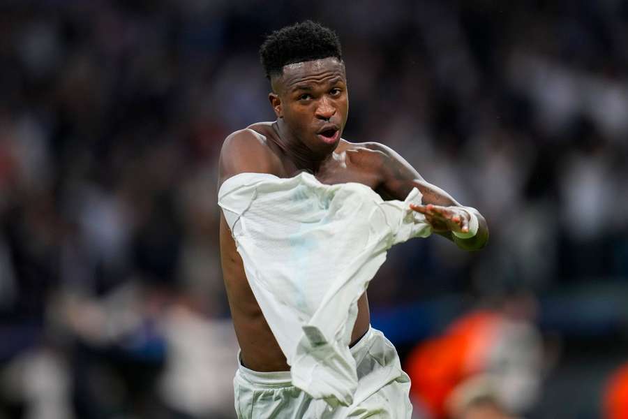 Vini Jr. tirou a camisa para celebrar o hat-trick em Real x Dortmund Vini Jr. tirou a camisa para celebrar o hat-trick em Real x Dortmund