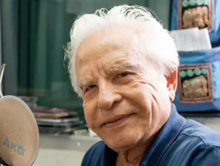 Cid Moreira exclui filhos do testamento e deixa fortuna de R$ 60 milhões para viúva Cid Moreira exclui filhos do testamento e deixa fortuna de R$ 60 milhões para viúva