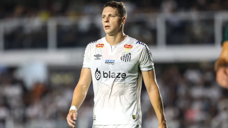 Julio Furch jogador do Santos durante partida contra o Goias no estadio Vila Belmiro pelo campeonato Brasileiro B 2024