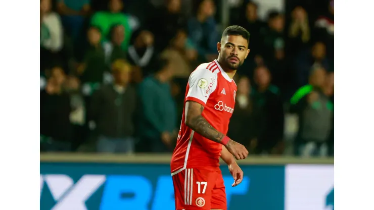 Bruno Tabata, jogador do Internacional durante partida contra o Juventude no estadio Alfredo Jaconi pelo campeonato Brasileiro A 2024