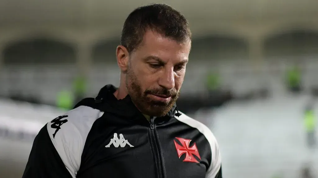 Pedrinho tem muito trabalho a ser feito no Vasco - Foto: Thiago Ribeiro/AGIF.