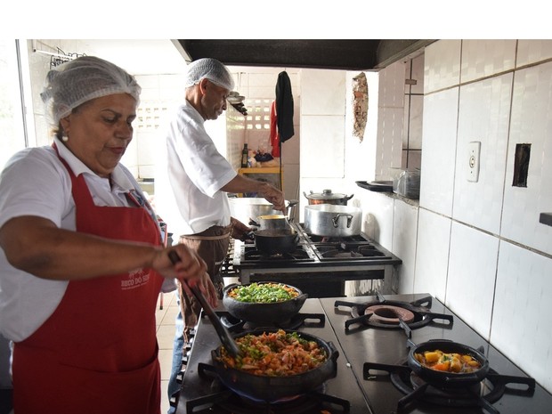 Há vagas para auxiliar de cozinha e cozinheiro (Foto: Fred Loureiro/ Secom-ES) Há vagas para auxiliar de cozinha e cozinheiro (Foto: Fred Loureiro/ Secom-ES)