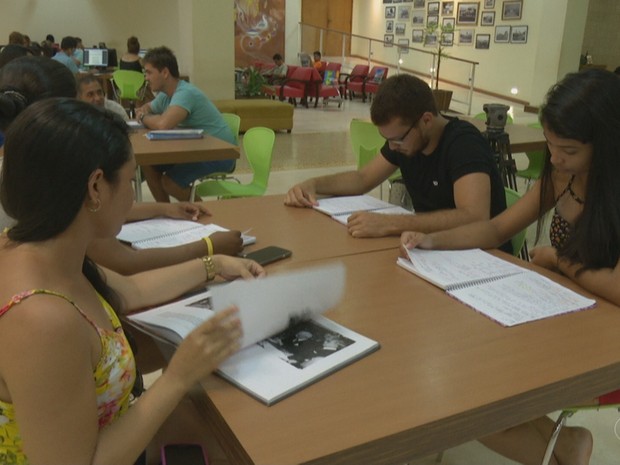 Estudantes organizam planejamento para se prepararem para concursos públicos (Foto: Reprodução/Rede Amazônica Acre) Estudantes organizam planejamento para se prepararem para concursos públicos (Foto: Reprodução/Rede Amazônica Acre)