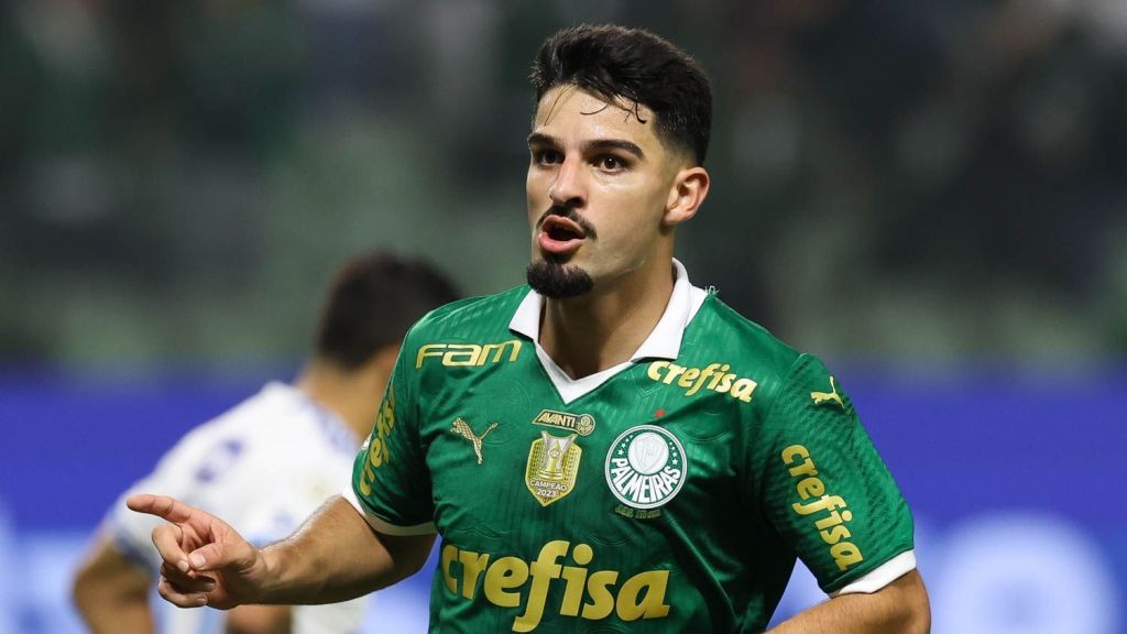 O jogador Flaco López, da SE Palmeiras, comemora seu gol contra a equipe do Cruzeiro EC, durante partida válida pela décima oitava rodada, do Campeonato Brasileiro, Série A, na arena Allianz Parque.