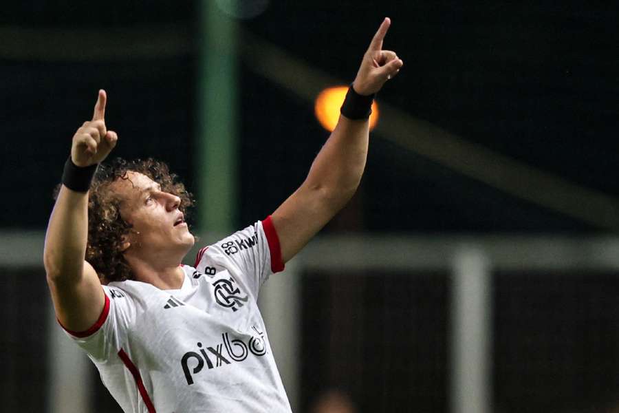 David Luiz voltou a marcar um gol de falta depois de sete anos David Luiz voltou a marcar um gol de falta depois de sete anos