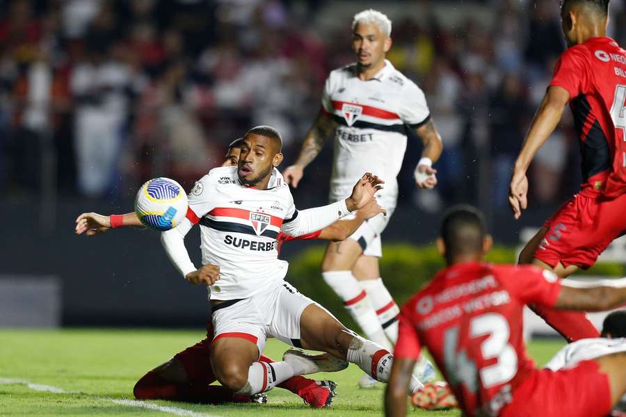André Silva fez o gol da vitória aos trancos e barrancos André Silva fez o gol da vitória aos trancos e barrancos