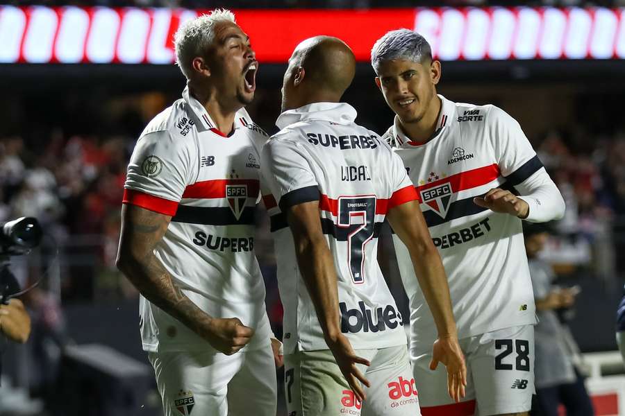 Luciano abriu o placar com assistência de Lucas Moura Luciano abriu o placar com assistência de Lucas Moura