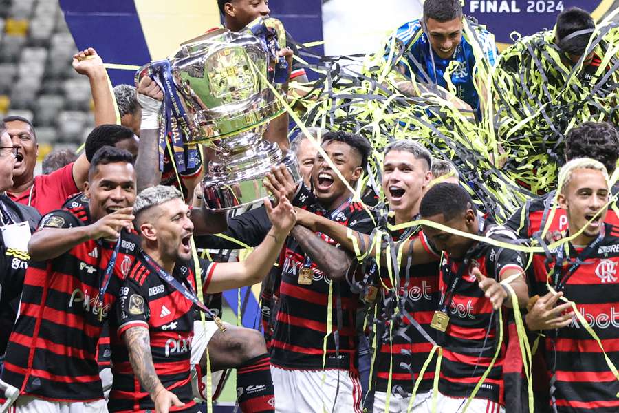 Flamengo ergueu sua quinta taça da Copa do Brasil Flamengo ergueu sua quinta taça da Copa do Brasil