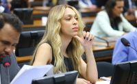 Comissão da Câmara aprova projeto que assegura casamento homoafetivo