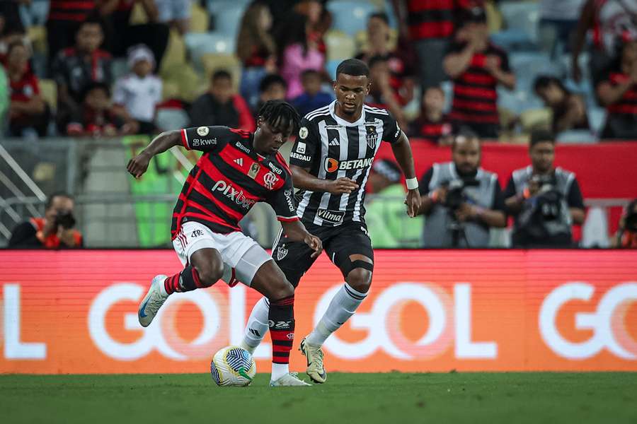 O Flamengo ficou muito mais próximo da vitória no Maracanã O Flamengo ficou muito mais próximo da vitória no Maracanã