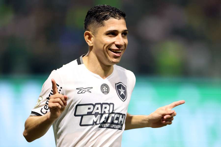 Savarino fez o segundo gol da partida no Allianz Savarino fez o segundo gol da partida no Allianz