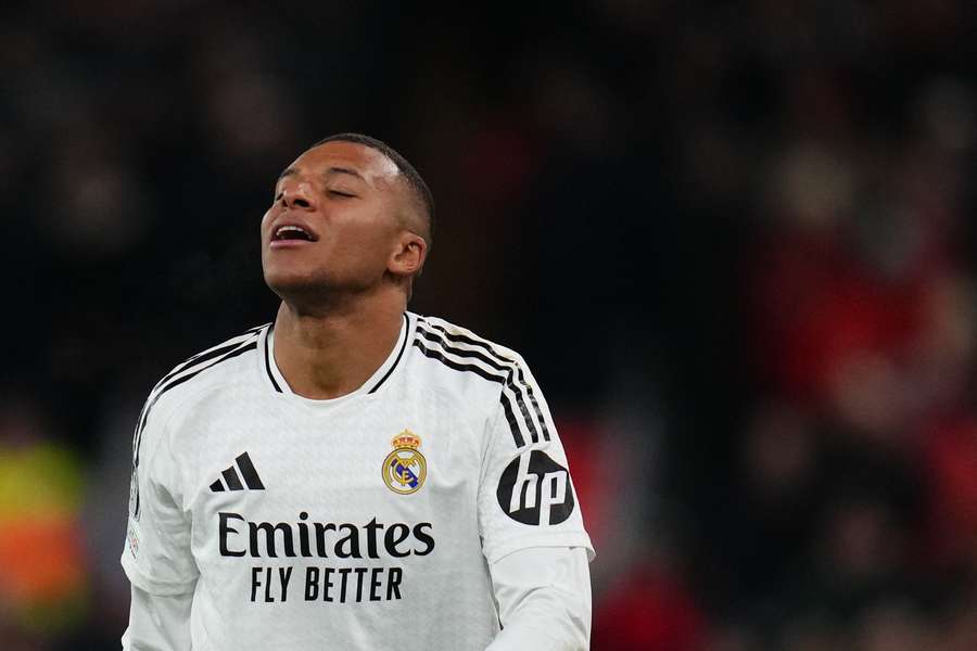 Mbappé perdeu pênalti e jogou mal em Liverpool x Real Madrid Mbappé perdeu pênalti e jogou mal em Liverpool x Real Madrid