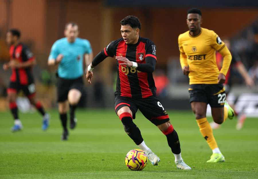 Evanilson em ação na vitória do Bournemouth sobre o Wolverhampton Evanilson em ação na vitória do Bournemouth sobre o Wolverhampton
