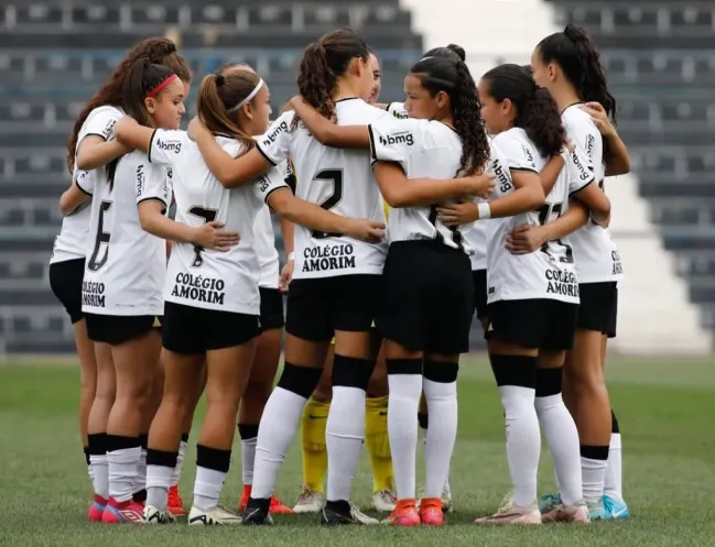 Brabinhas do Corinthians, comemoram vitória sobre o São Paulo e avançam na final do Campeonato Paulista Feminino Sub-17. Foto: Rodrigo Gazzanel/Ag. Corinthians