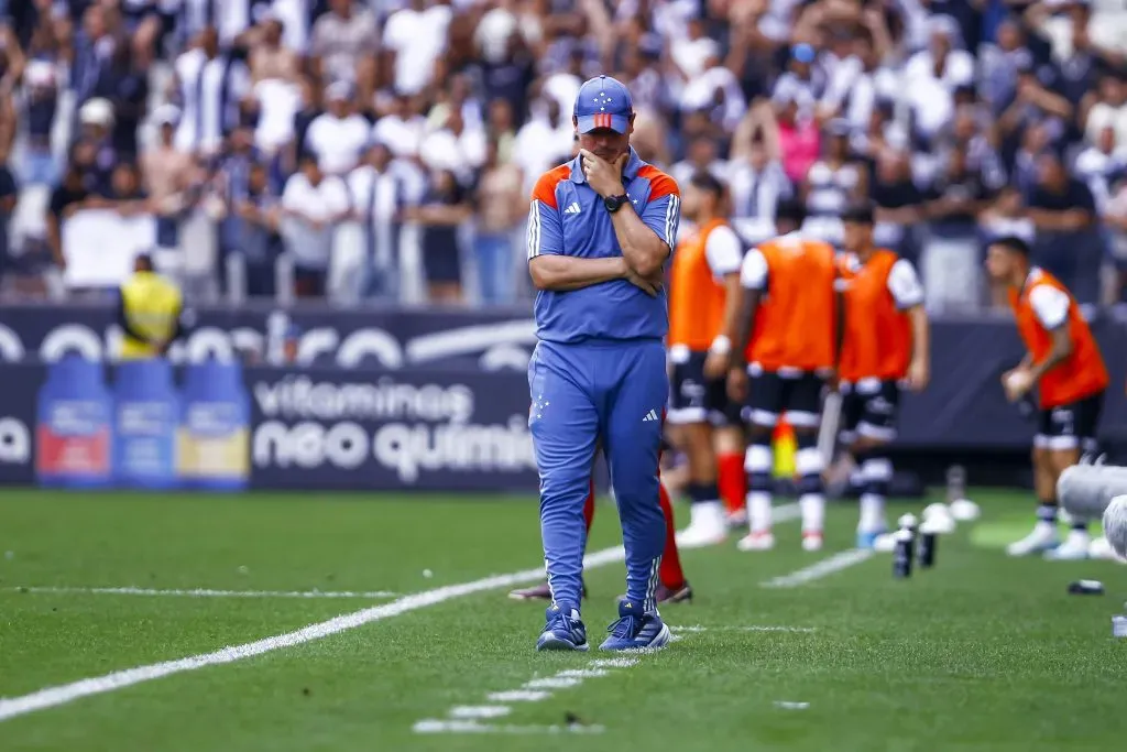 Fernando Diniz vem preparando a equipe para a final – Foto: Marco Miatelo/AGIF