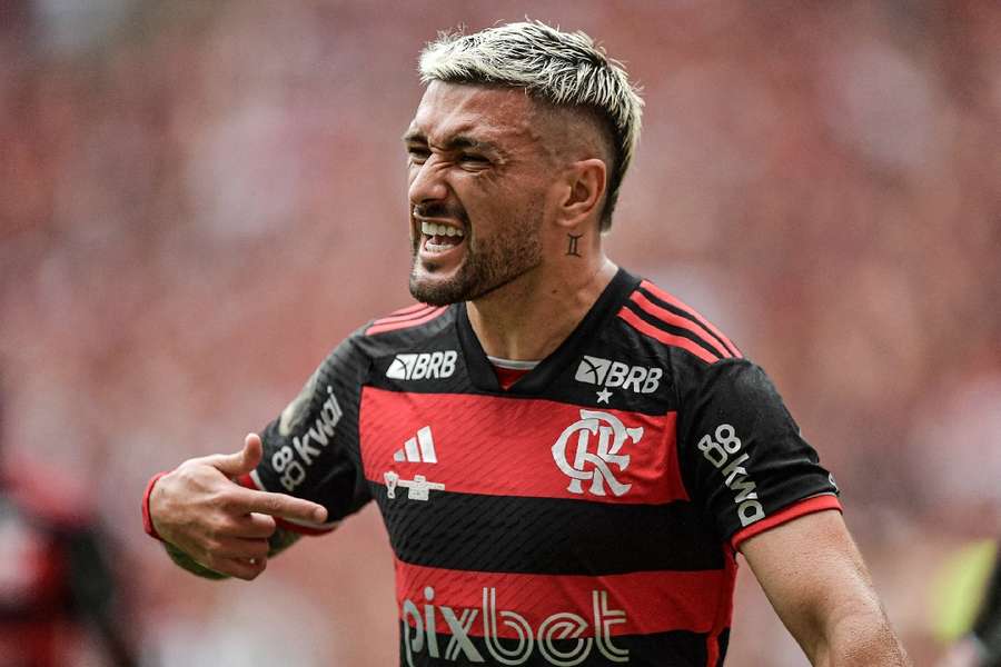 Arrascaeta fez o quarto gol dele em duelos com o Atlético-MG defendendo as cores do Flamengo Arrascaeta fez o quarto gol dele em duelos com o Atlético-MG defendendo as cores do Flamengo