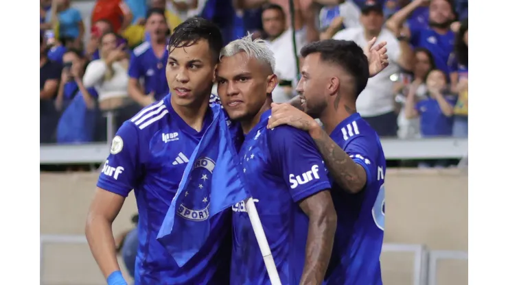 Kaio Jorge e Gabriel Verón despontam como esperanças do Cruzeiro na temporada (Foto: Gilson Lobo/AGIF)