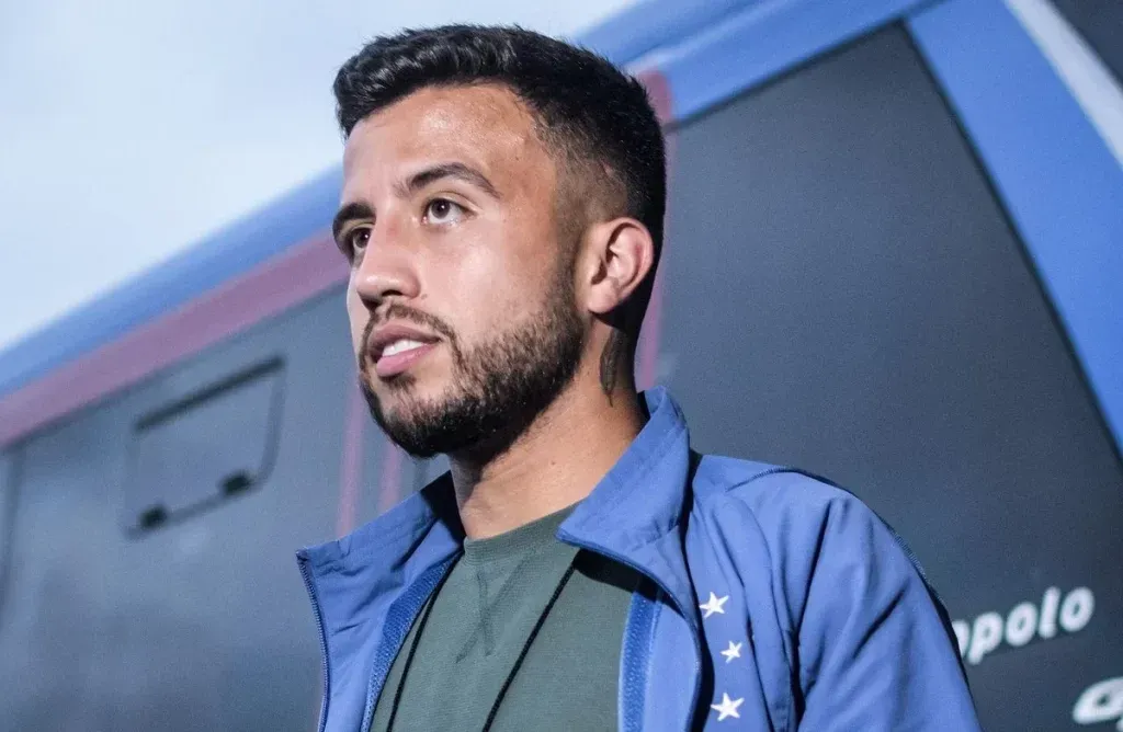 Foto: Gustavo Aleixo / Cruzeiro – Matheus Henrique jogador do Cruzeiro pede apoio para torcida na final da Copa Sul-Americana
