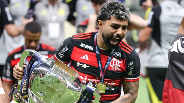 Situação do atacante com o clube segue complicada.