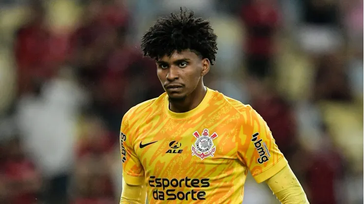 Flamengo age nos bastidores para superar o Corinthians em negociação