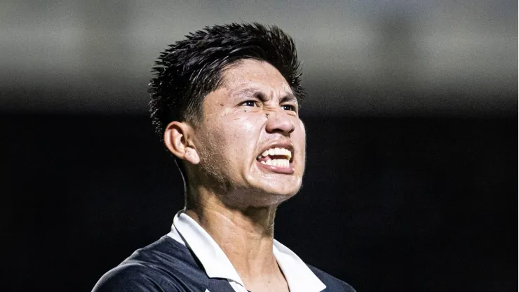 Miguelito, meia boliviano do Santos, deve see titular contra o Sport
