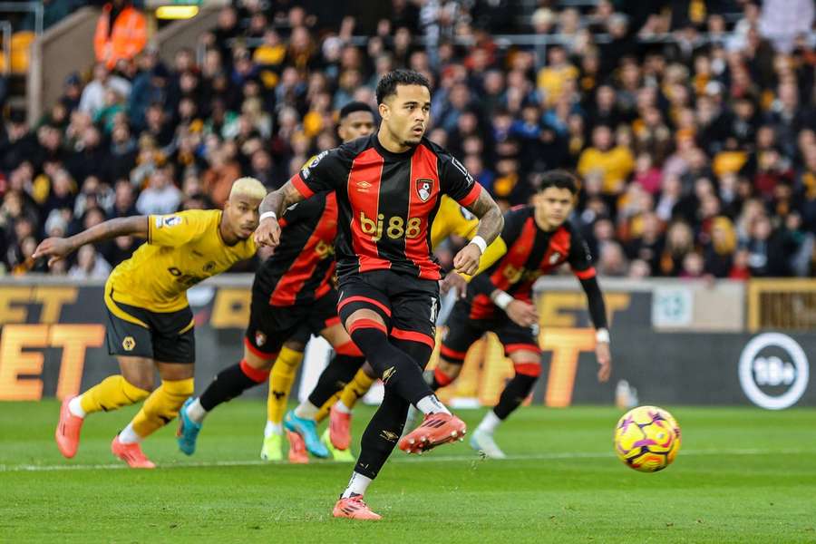 Justin Kluivert anotou hat-trick de pênalti em Wolverhampton 2x4 Bournemouth Justin Kluivert anotou hat-trick de pênalti em Wolverhampton 2x4 Bournemouth