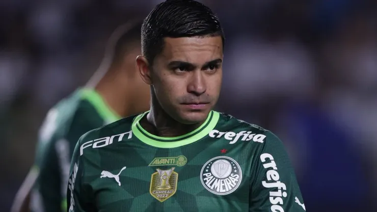 Dudu durante partida entre Santos e Palmeiras, na Vila Belmiro, pelo Campeonato Brasileiro de 2023.