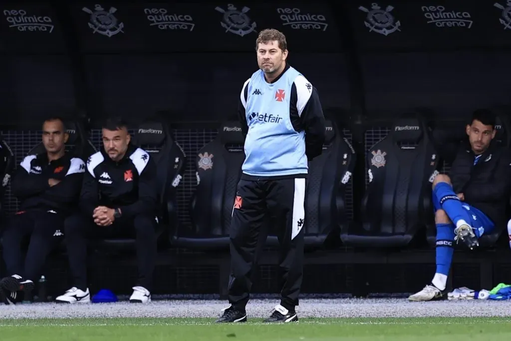 Rafael Paiva não se segurou no cargo após derrota do Vasco para o Corinthians na Neo Química Arena. Foto: Marcello Zambrana/AGIF