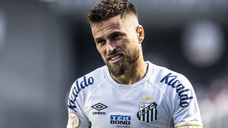 Santos quer se livrar de Lucas Lima - Foto: Abner Dourado/AGIF.