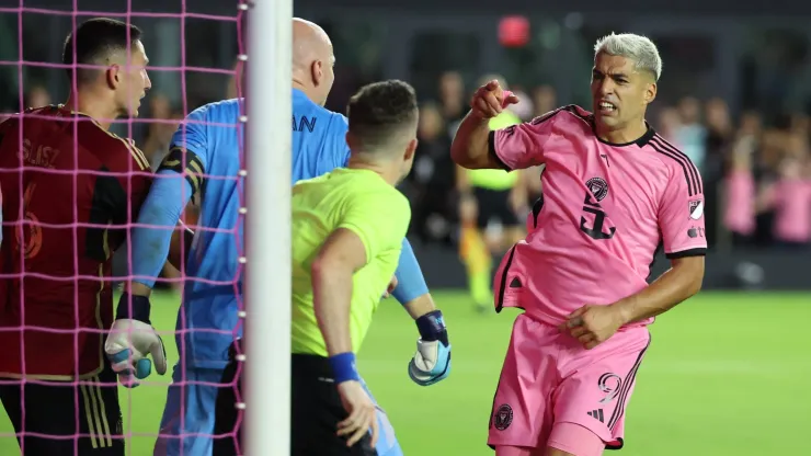 Luis Suárez, ex-Grêmio, se mete em confusão com Messi em derrota na MLS