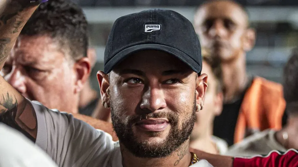 Foto: IMAGO / Fotoarena – Ney Jr. não deve retornar ao SFC na virada do ano, afirma jornalista.