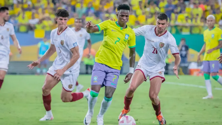 MT - CUIABA - 12/10/2023 - ELIMINATORIAS COPA DO MUNDO 2026, BRASIL X VENEZUELA - Vinicius Junior jogador do Brasil durante partida contra o Venezuela no estadio Arena Pantanal pelo campeonato Eliminatorias Copa Do Mundo 2026. Foto: Fernando Teramatsu/AGIF