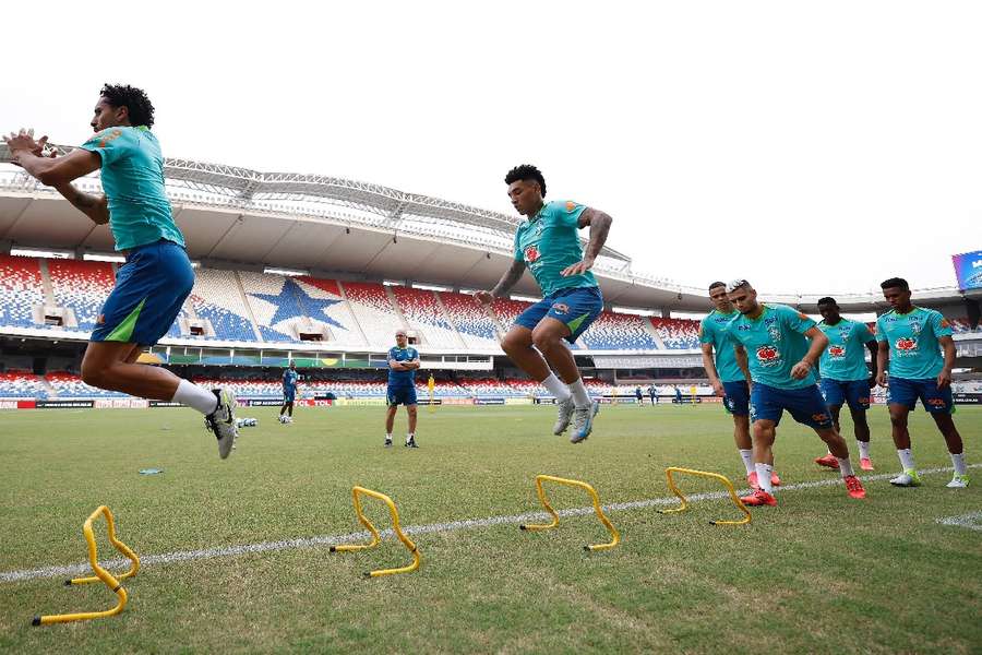 Jogadores da Seleção Brasileira treinam no Mangueirão, em Belém Jogadores da Seleção Brasileira treinam no Mangueirão, em Belém