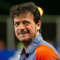 Torcida chama Fernando Diniz de "maior mentira do futebol brasileiro"