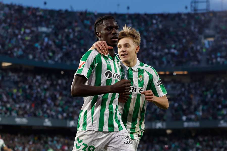 Assane Diao fez o gol de empate do Betis contra o Barcelona Assane Diao fez o gol de empate do Betis contra o Barcelona