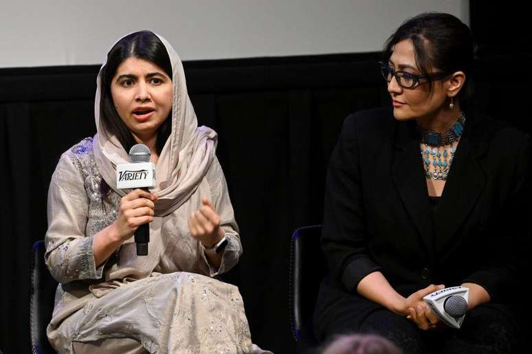 Sahra (à direita) diz estar grata por Malala ter 'compartilhado sua plataforma' com as mulheres no Afeganistão
