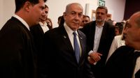 Netanyahu amplia ataques na Síria enquanto responde por corrupção em Israel