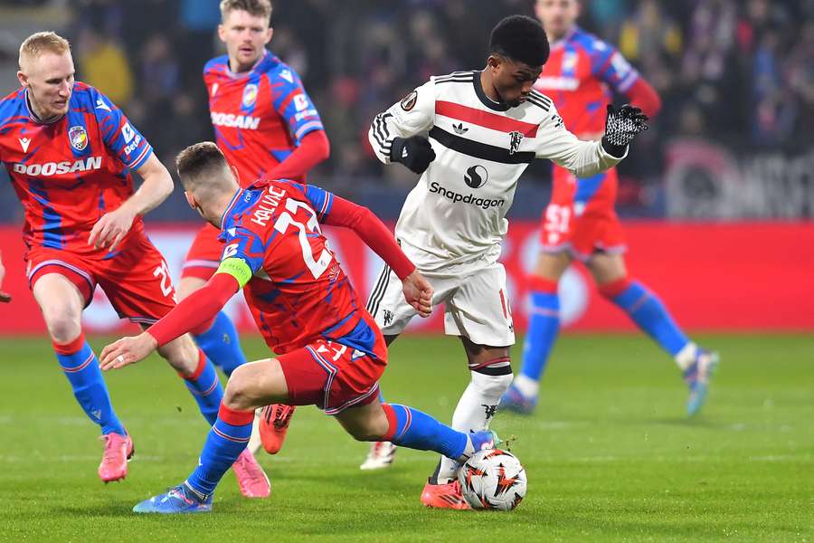 Manchester United e Viktoria Plzen fizeram um jogo equilibrado Manchester United e Viktoria Plzen fizeram um jogo equilibrado