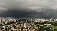 Homem morre após ser levado por enxurrada em SP