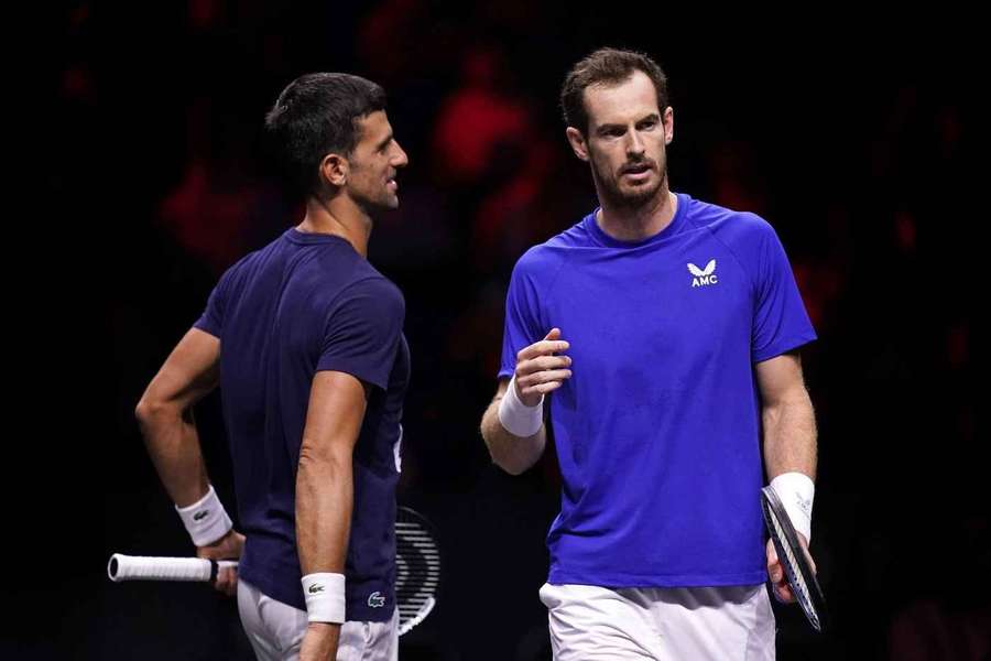 Antigos rivais, velhos amigos: Novak (esq.) e Andy Antigos rivais, velhos amigos: Novak (esq.) e Andy