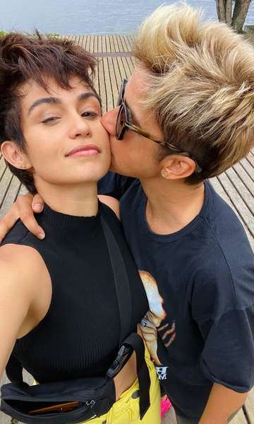 Casais LGBTQIA+ que fazem a gente acreditar no amor