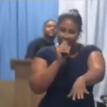 Pode isso, pastor? Mulher descobre traição do marido e expõe os dois na igreja Pode isso, pastor? Mulher descobre traição do marido e expõe os dois na igreja