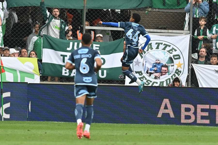 Tevis marcou o gol da vitória do Cruzeiro, seu primeiro no profissional Tevis marcou o gol da vitória do Cruzeiro, seu primeiro no profissional