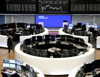 Ações na Europa fecham em máxima de um mês, com política da França em foco