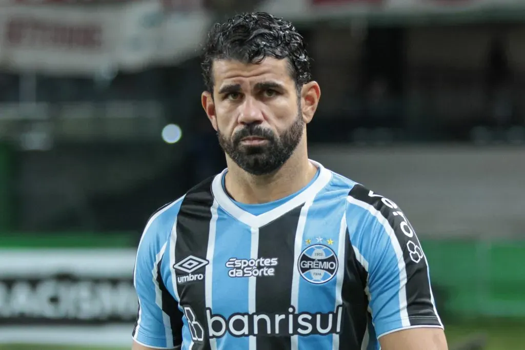 Diego Costa jogador do Gremio durante partida contra o Estudiantes no estadio Couto Pereira pelo campeonato Copa Libertadores 2024. Foto: Robson Mafra/AGIF